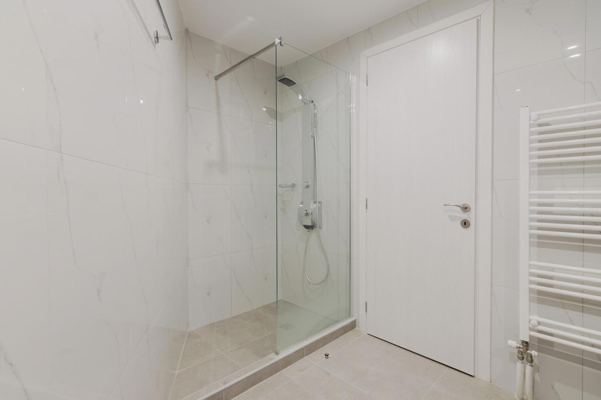Leochares Lifestyle - Self Check-in Apartment